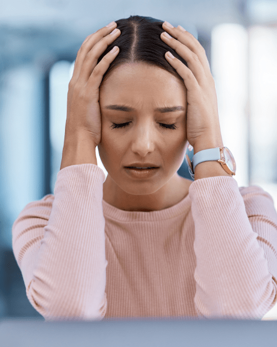 Junge Frau hat Stress